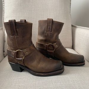 Women’s Frye Harness 8R booties